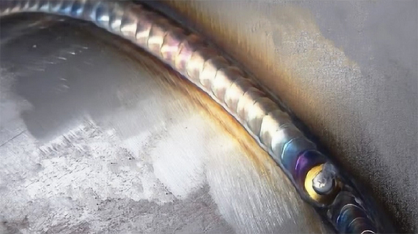 气体?；ず? /> 
</p>
<p>
	2. MIG焊接
</p>
<p>
	最适合：速度很重要的大型项目。
</p>
<p>
	优点：比TIG焊接更快，更容易学习。
</p>
<p>
	注意事项：会产生飞溅，需要?；て澹ㄍǔＪ请财蛴攵趸嫉幕旌衔铮?
</p>
<p>
	3.焊条电焊
</p>
<p>
	最适合：户外项目和较厚的不锈钢部件。
</p>
<p>
	优点：不需要?；て澹屎匣夤ぷ?。
</p>
<p>
	注意事项：薄不锈钢可能难以控制。
</p>
<p>
	4.点焊
</p>
<p>
	最适合：汽车和工业应用中的薄板。
</p>
<p>
	优点：对于重叠接头来说快速、高效。
</p>
<p>
	注意事项：仅限于特定的关节类型。
</p>
<p style=